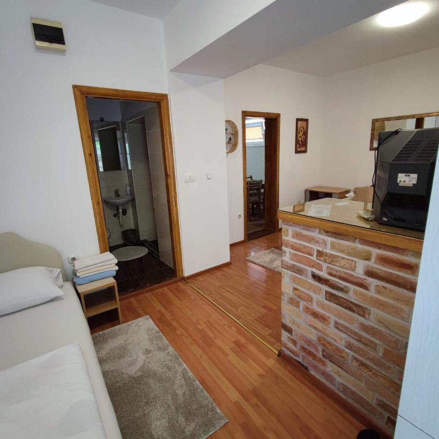 Apartments And Rooms Lena Mostar Buitenkant foto