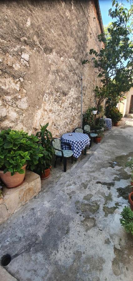 Apartments And Rooms Lena Mostar Buitenkant foto