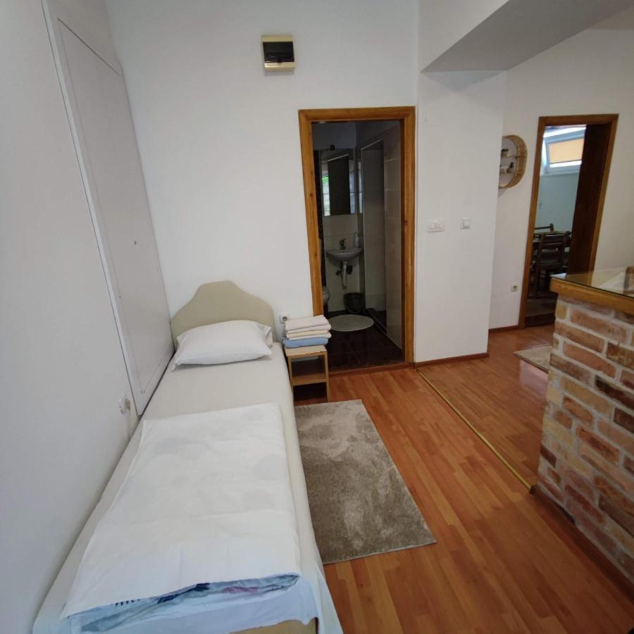 Apartments And Rooms Lena Mostar Buitenkant foto