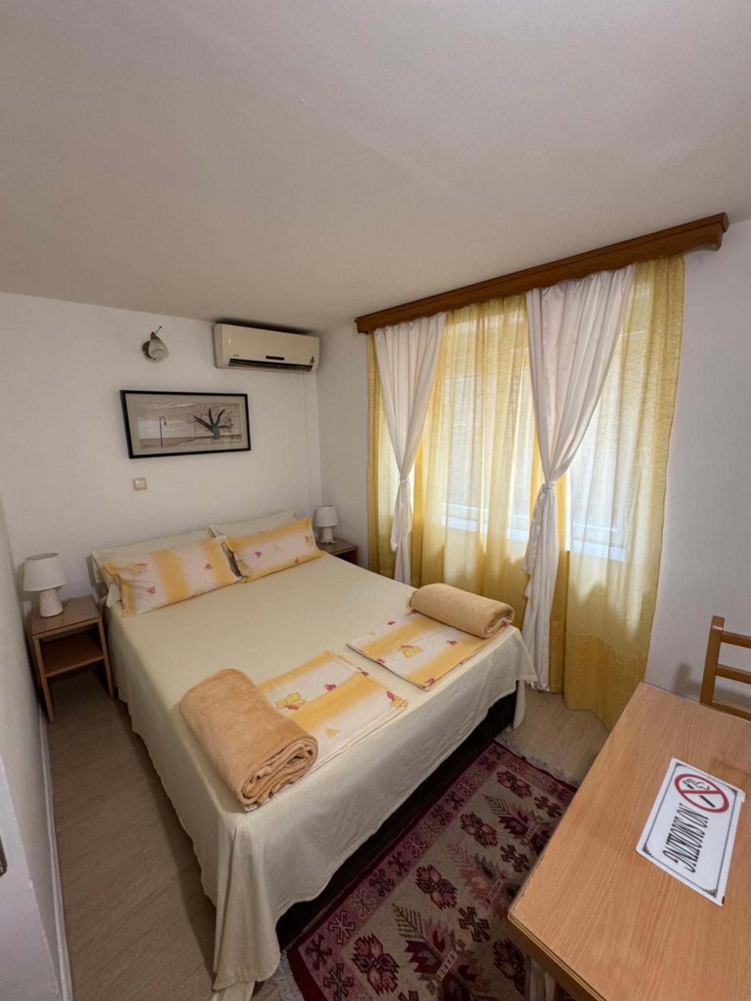 Apartments And Rooms Lena Mostar Buitenkant foto