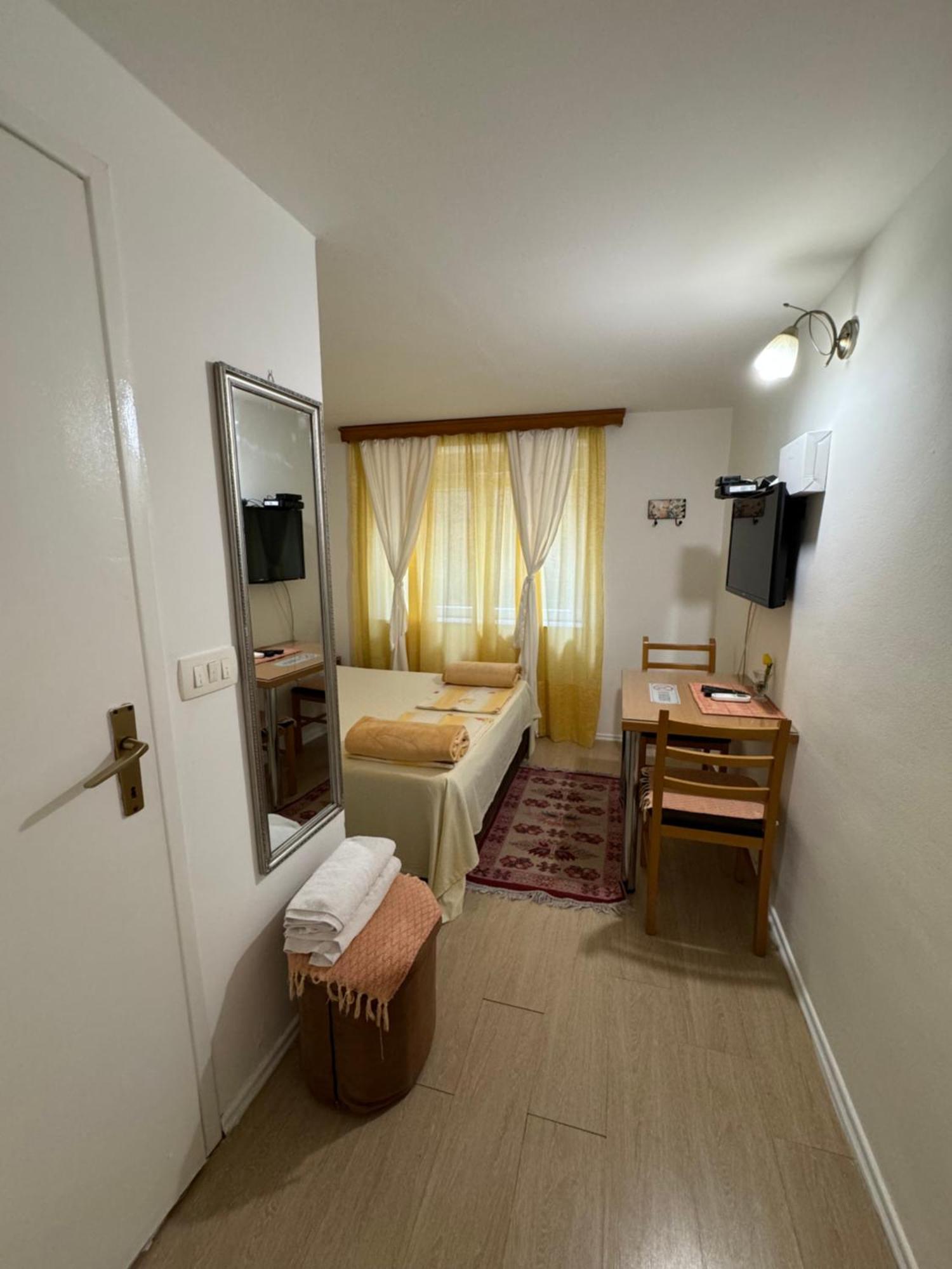Apartments And Rooms Lena Mostar Buitenkant foto