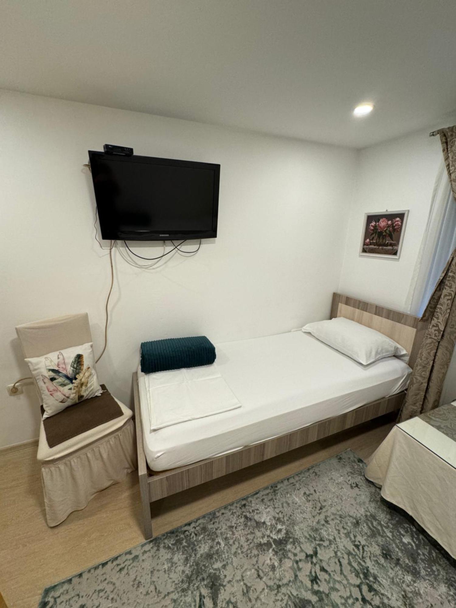 Apartments And Rooms Lena Mostar Buitenkant foto