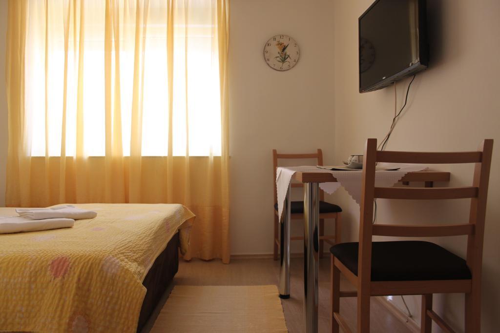 Apartments And Rooms Lena Mostar Buitenkant foto